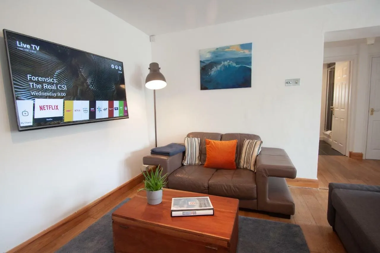 Just B -town Centre, 2 X Double Bedroom With Smart Tv, Full Kitchen & Great 1400 Power Shower! St Elmo Dartmouth