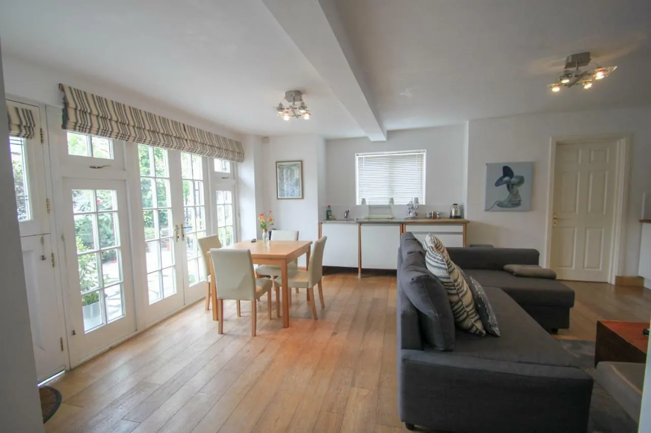 Just B -town Centre, 2 X Double Bedroom With Smart Tv, Full Kitchen & Great 1400 Power Shower! St Elmo *