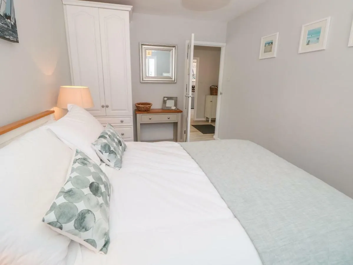 Upper Deck Holiday home Dartmouth