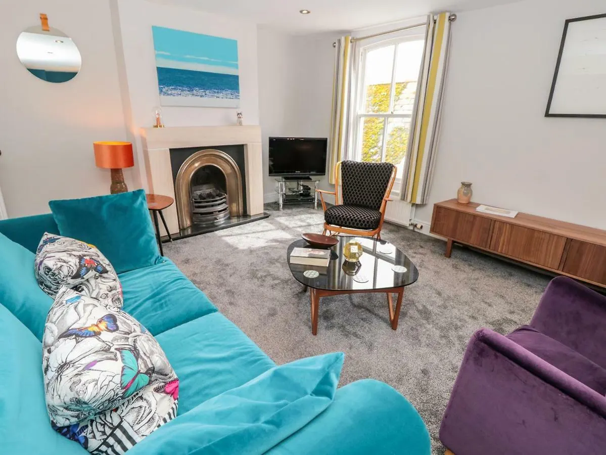 Apartment 34b Clarence Street *