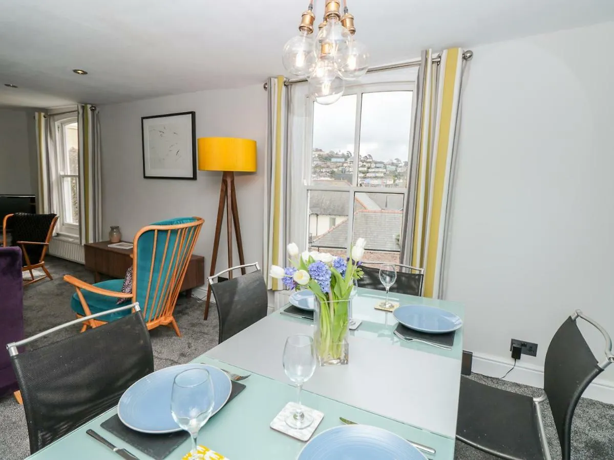 34b Clarence Street *