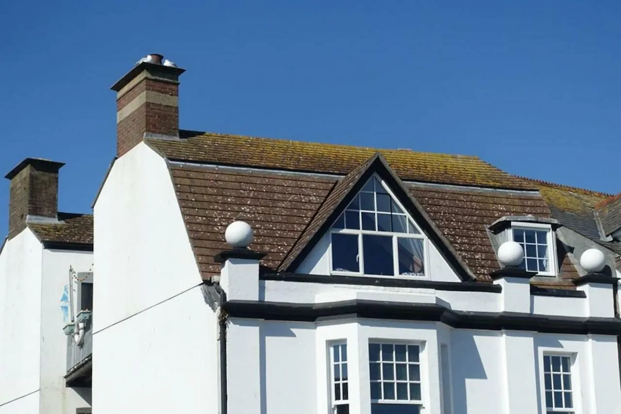 Seascape - Waterfront Apartment, Glorious Views And Parking Holiday home Dartmouth