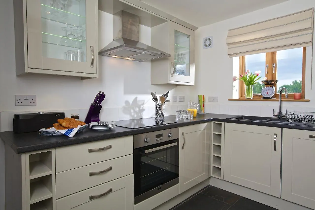 Lodge Dartmouth Green Lodges *