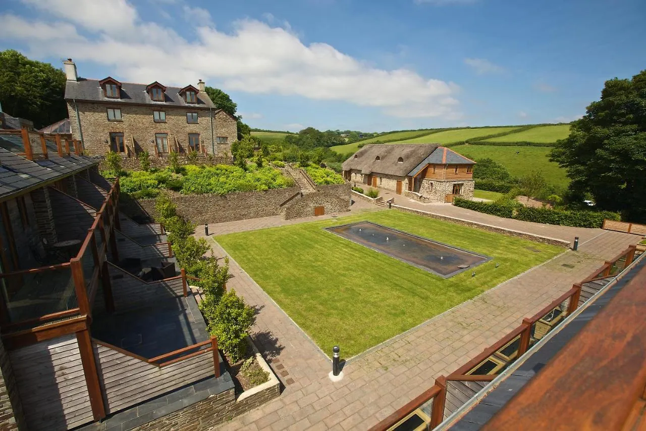 Lodge Dartmouth Green Lodges *