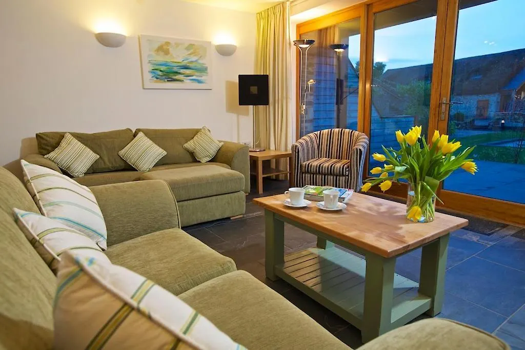 Dartmouth Green Lodges