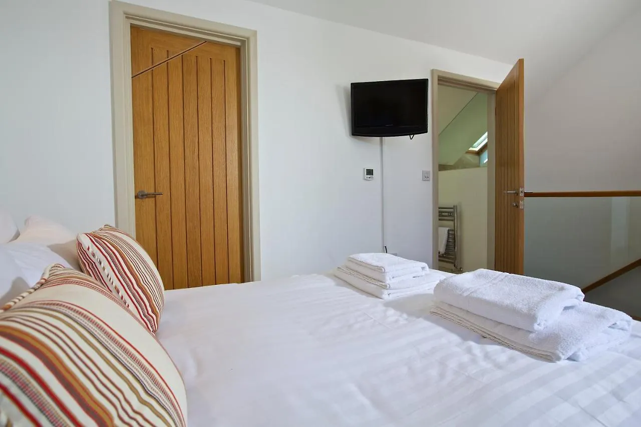 Dartmouth Green Lodges Lodge *