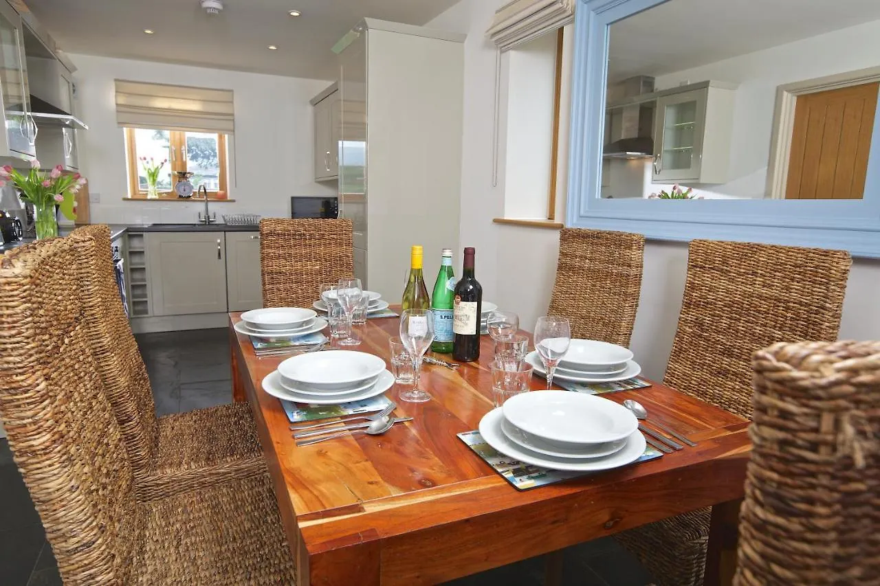 Lodge Dartmouth Green Lodges *