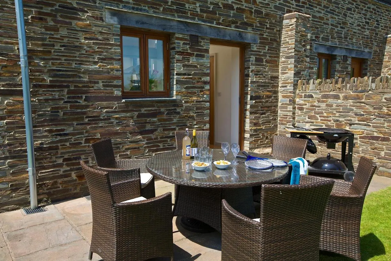 Dartmouth Green Lodges *
