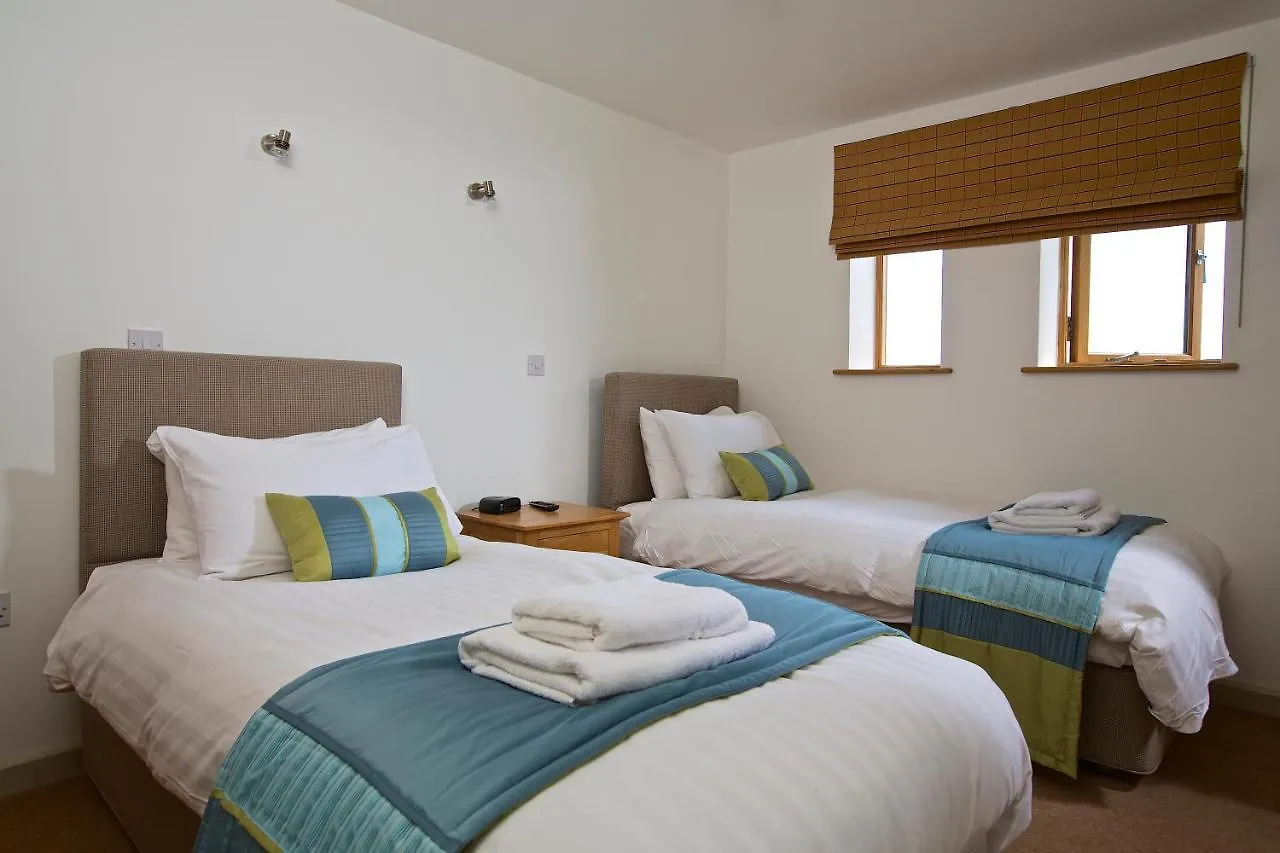 Dartmouth Green Lodges *