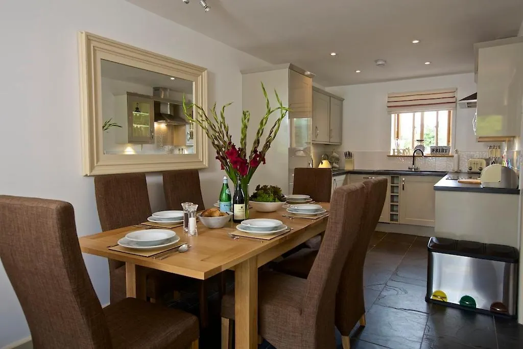 Dartmouth Green Lodges Lodge *
