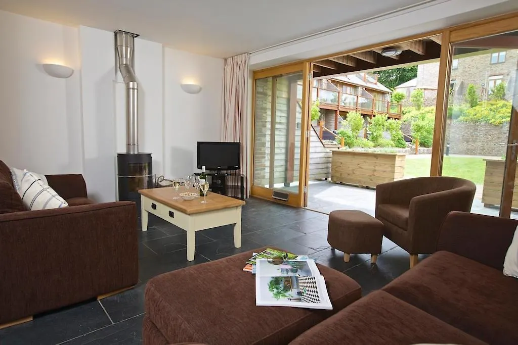 Lodge Dartmouth Green Lodges