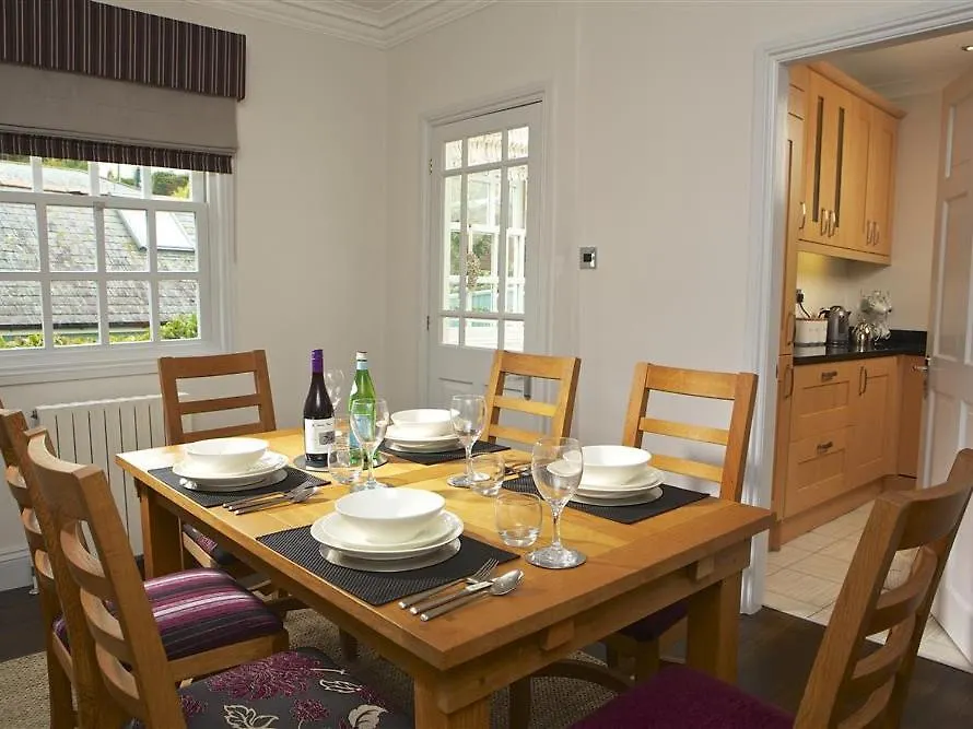 Holiday home Balmoral House *
