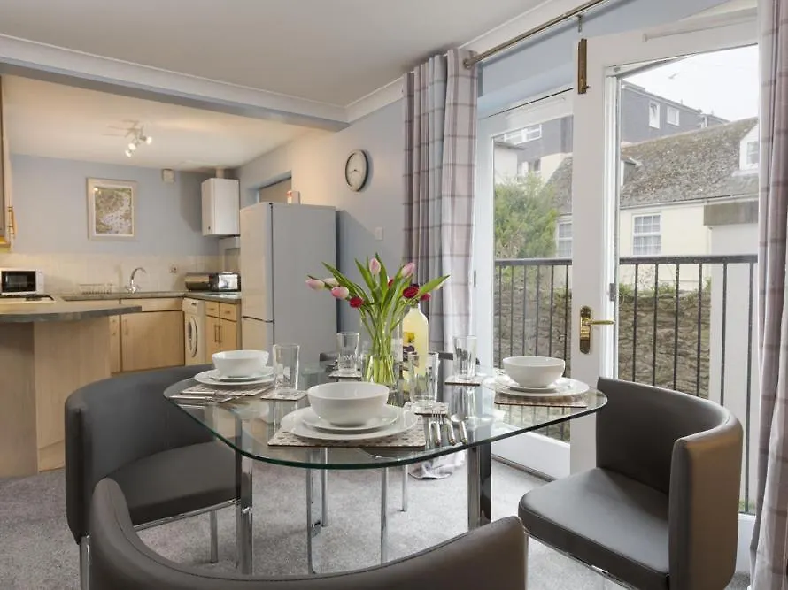 Freshford, 3 House * Dartmouth