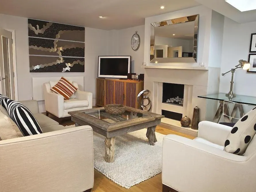 Diddly Squat, 43 Dart Marina Apartment Dartmouth
