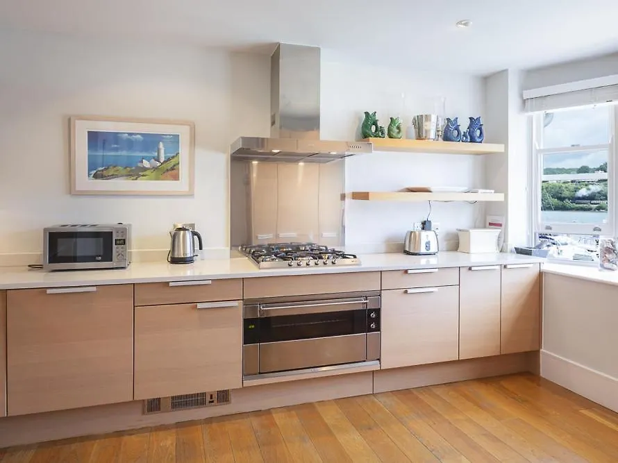 7 Dart Marina Apartment
