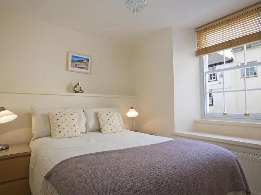 7 Charles Street *