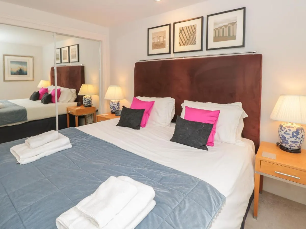 42 Dart Marina Apartment