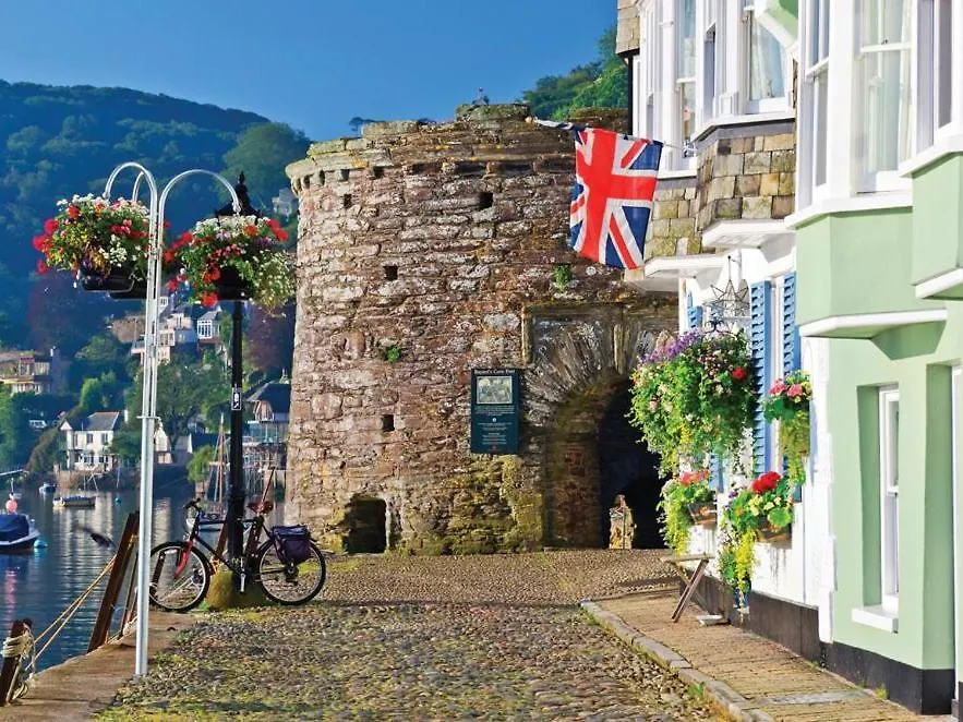 Holiday home Pixie Dartmouth
