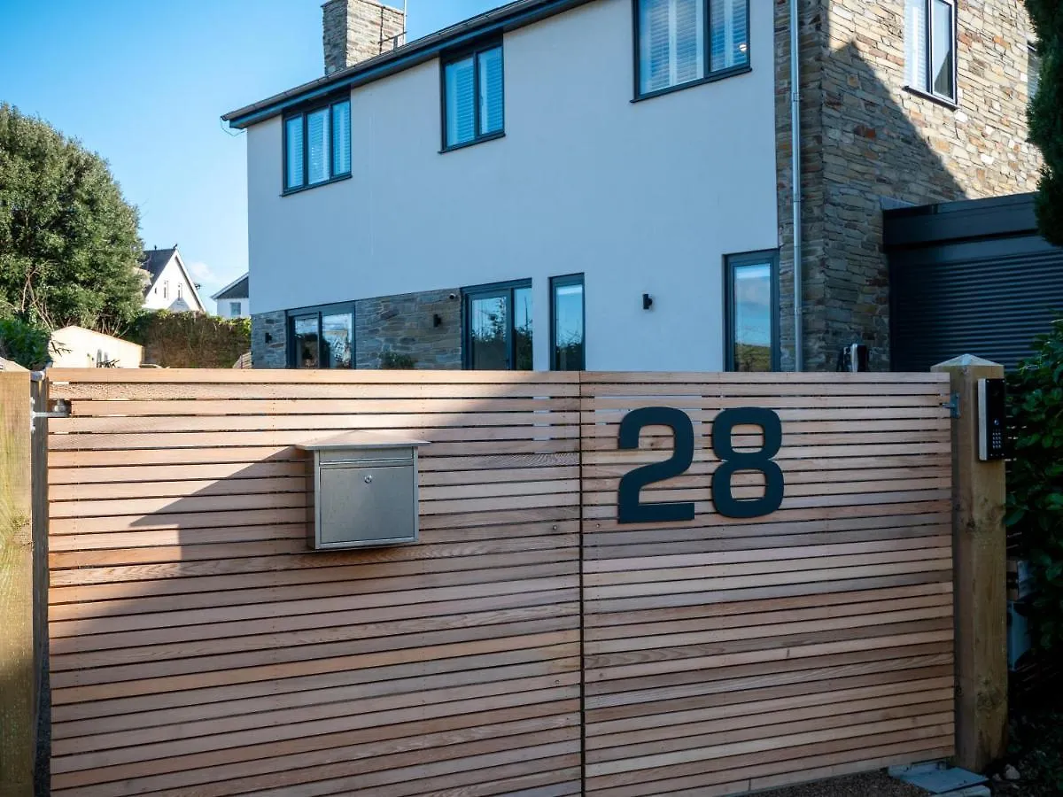 Luxury Detached House On Redwalls, *
