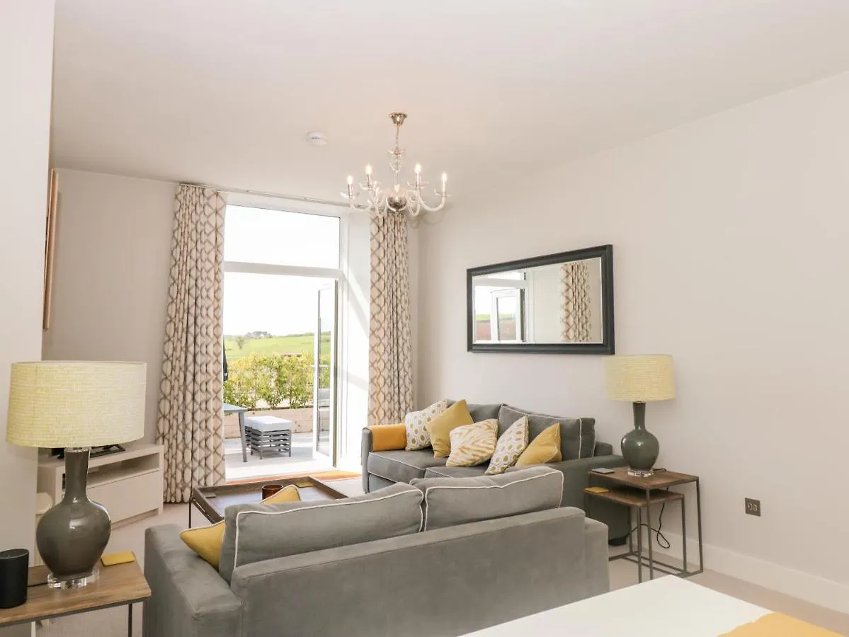 2 The Manor House, Hillfield Village *
