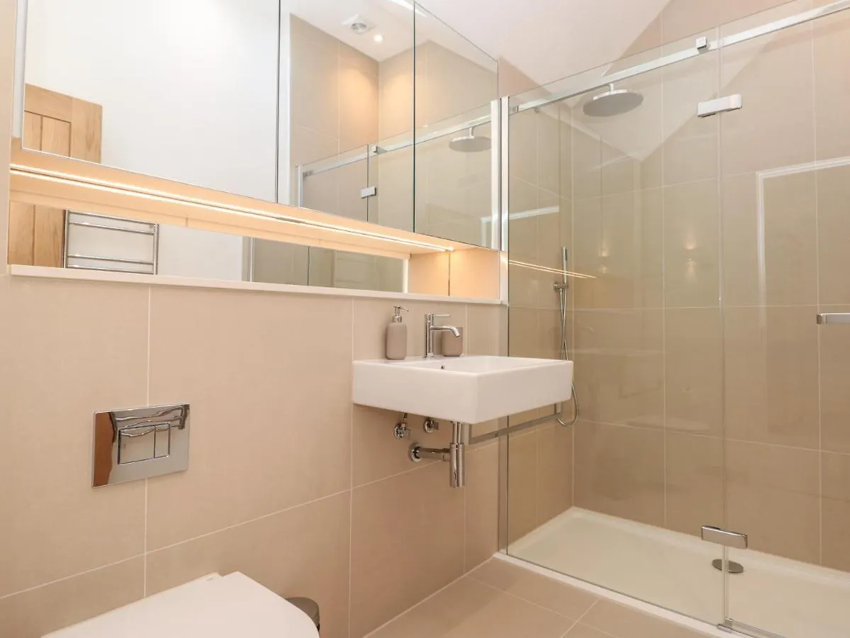 4 Court Terrace, Hillfield Village Tatil Evi