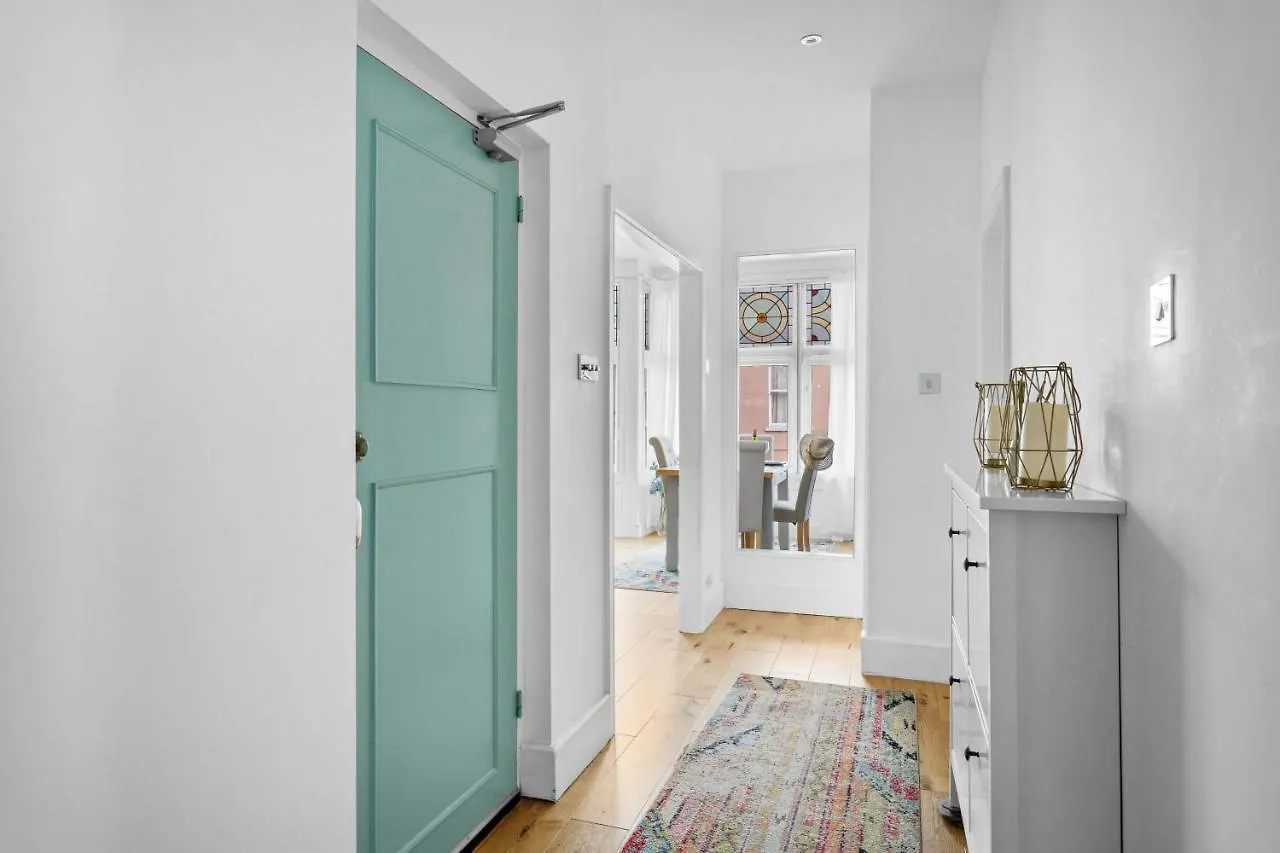 Flat 2 Fairfax Place - Modern Stylish Flat With Plenty Of Charm In