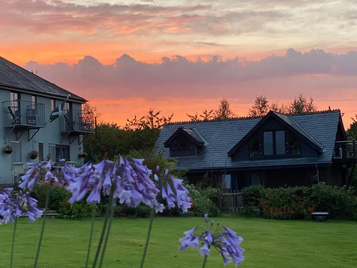 Downton Country And; Self Catering Dartmouth