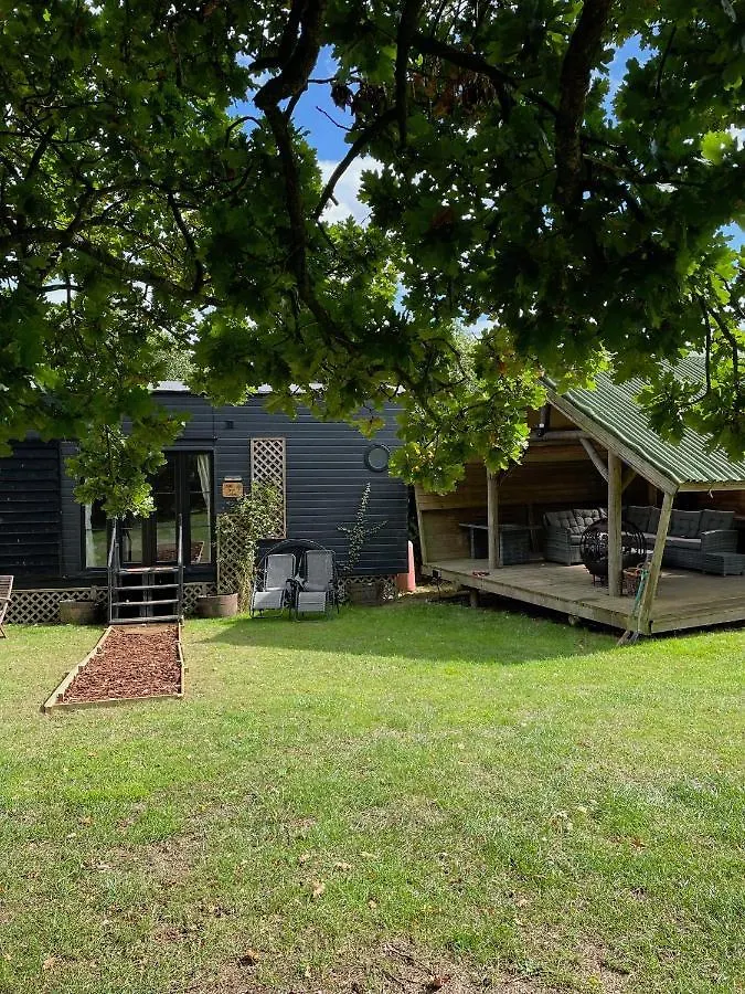 Dom wakacyjny Oak Tree Lodge: Unique 2 Level Shepherd's Hut: