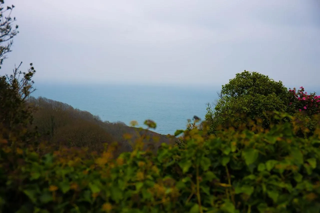 3 Bedroom Stunning House With Garden And Amazing Sea Views 度假居 *