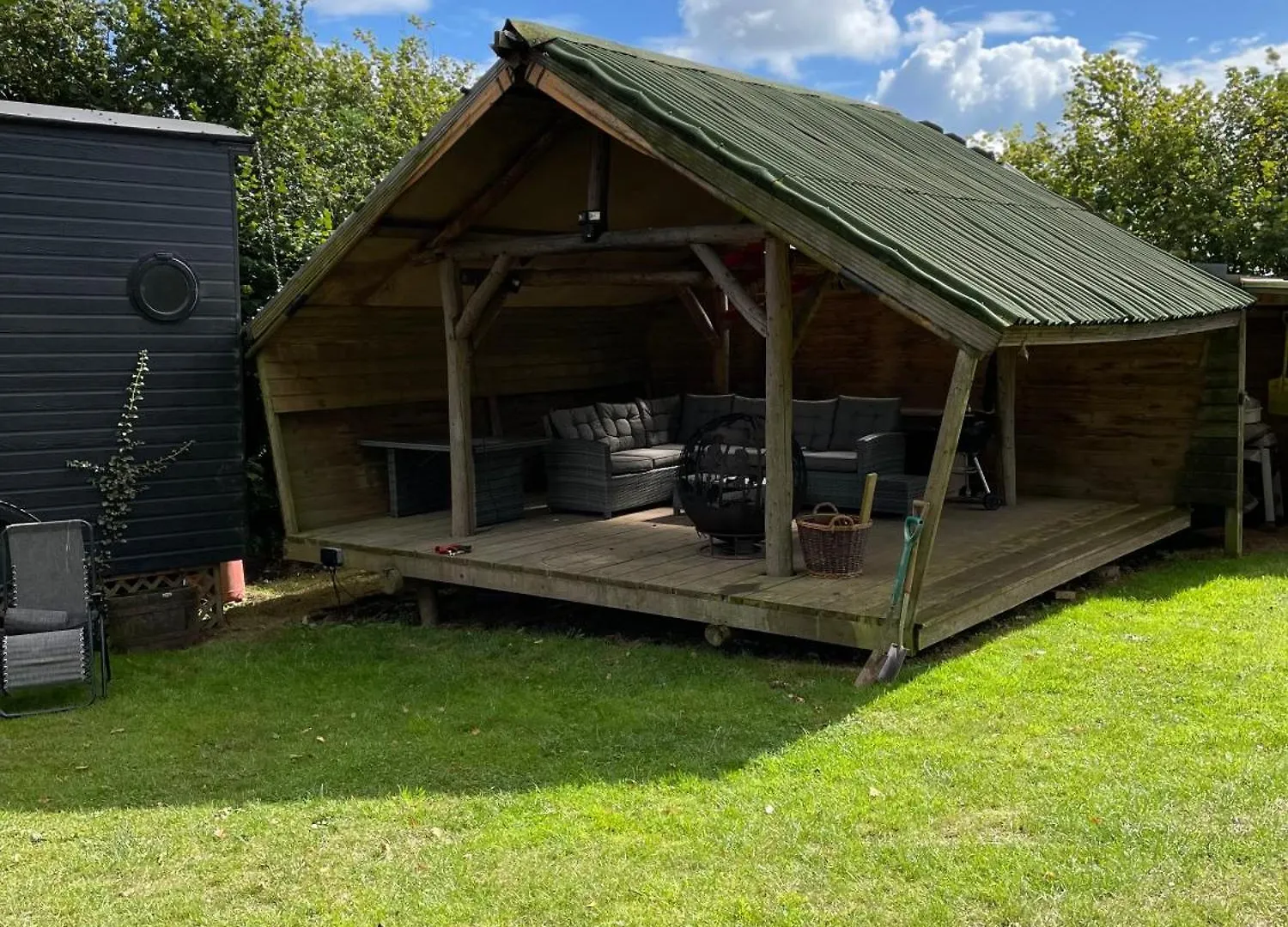 Oak Tree Lodge: Unique 2 Level Shepherd's Hut: Dom wakacyjny
