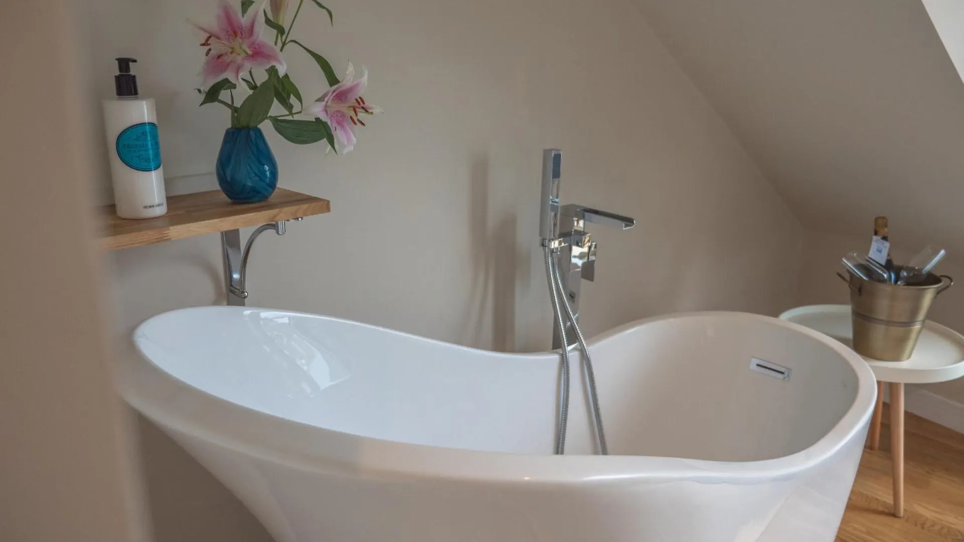 Waterfront House Nocleg ze śniadaniem 5*