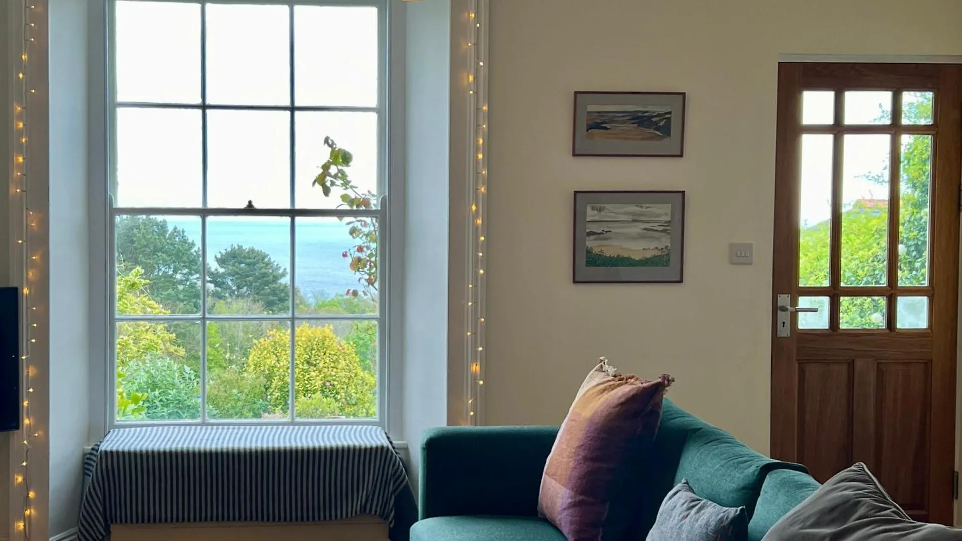 3 Bedroom Stunning House With Garden And Amazing Sea Views 度假居