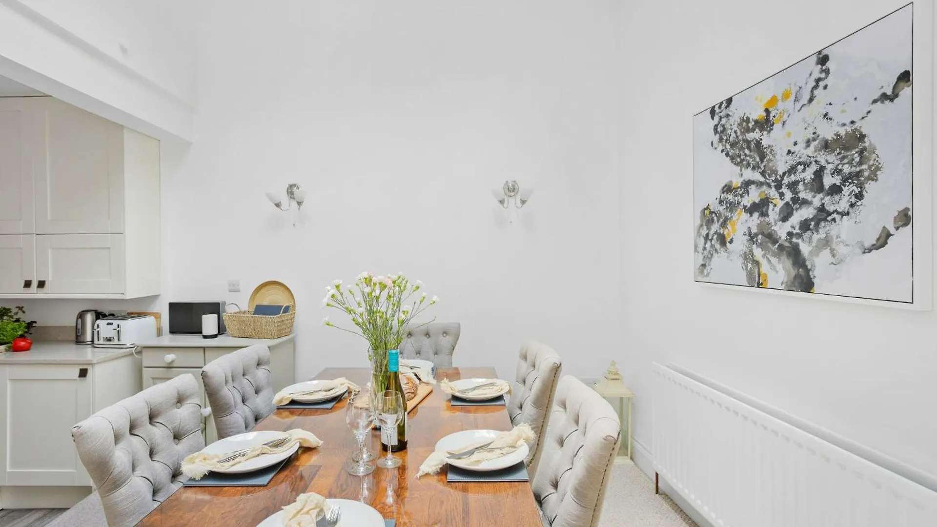בית נופש 10 Clarence Hill - Elegant Town House With Outside Space *