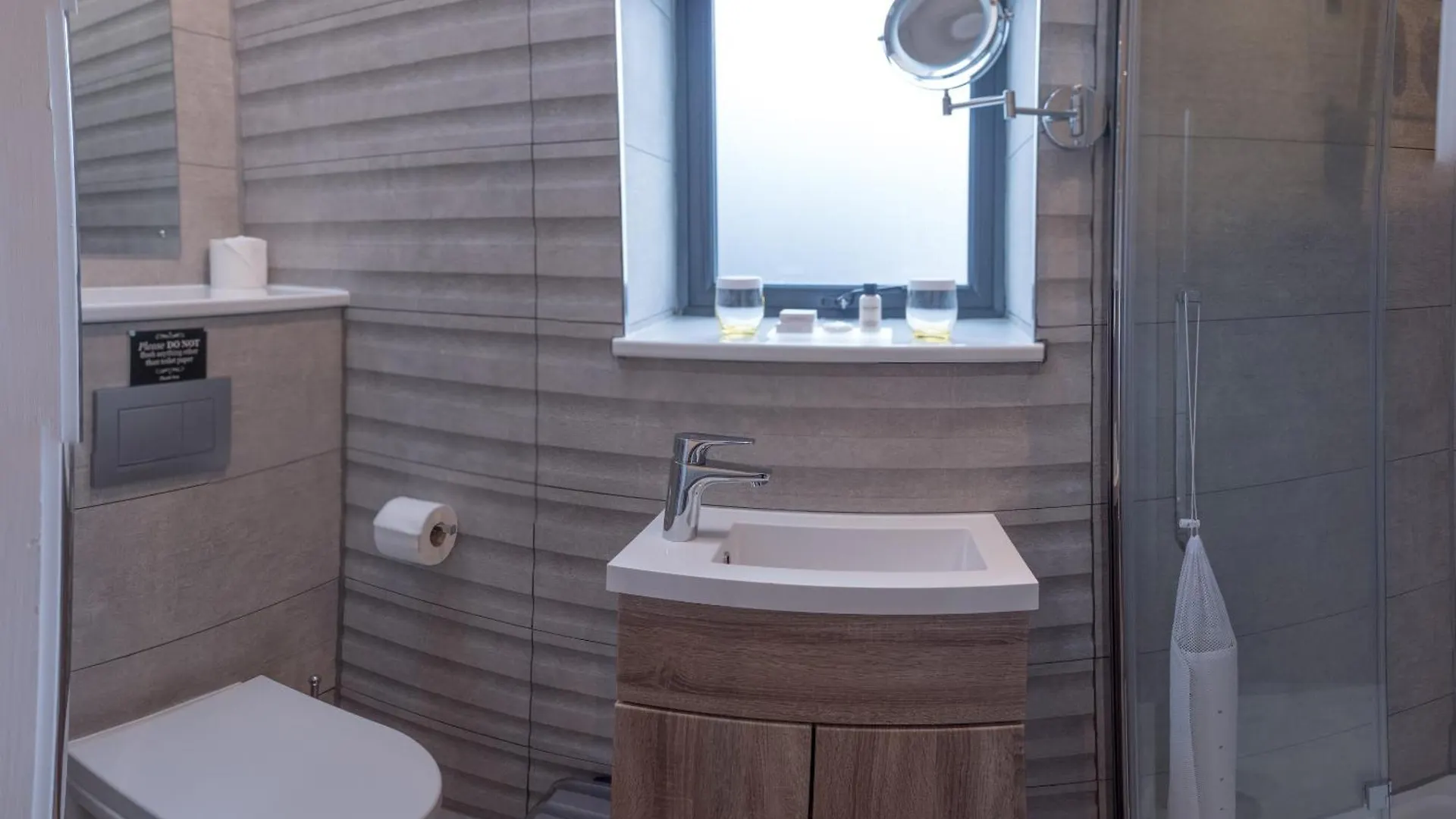 Waterfront House 5*