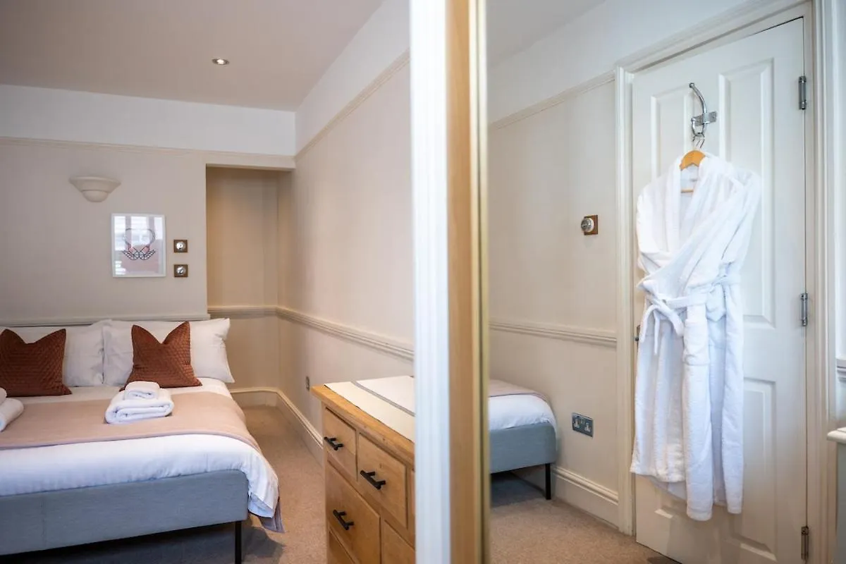 25 Steps - Stylish 2-bed Gem In