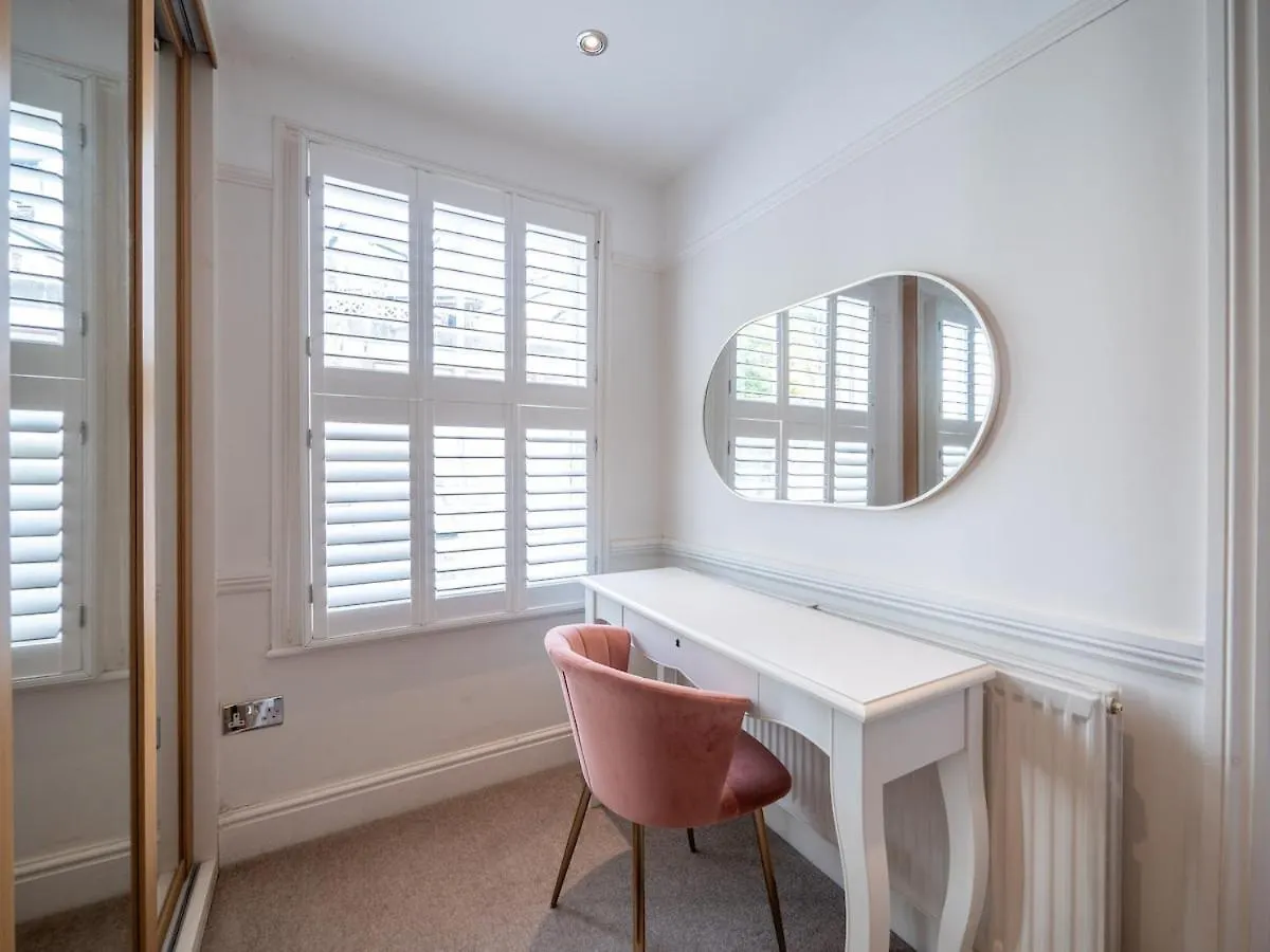 25 Steps - Stylish 2-bed Gem In شقة