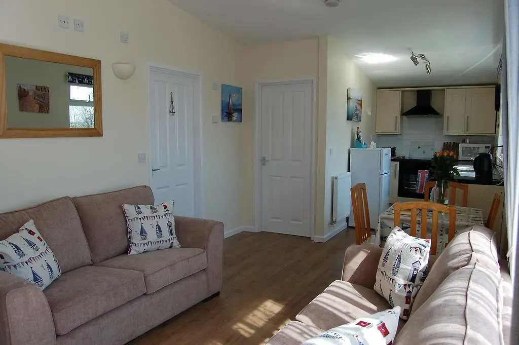 Sunnydaze Holiday Chalet